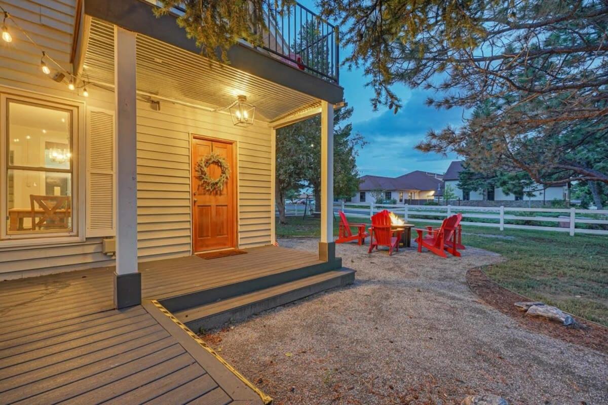 Old Farmhouse Downtown Monument Villa Exterior photo