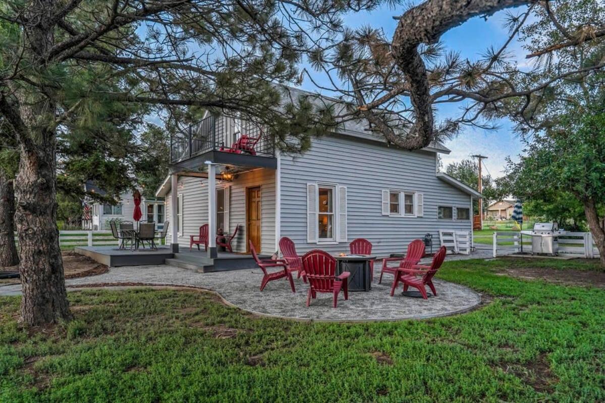 Old Farmhouse Downtown Monument Villa Exterior photo