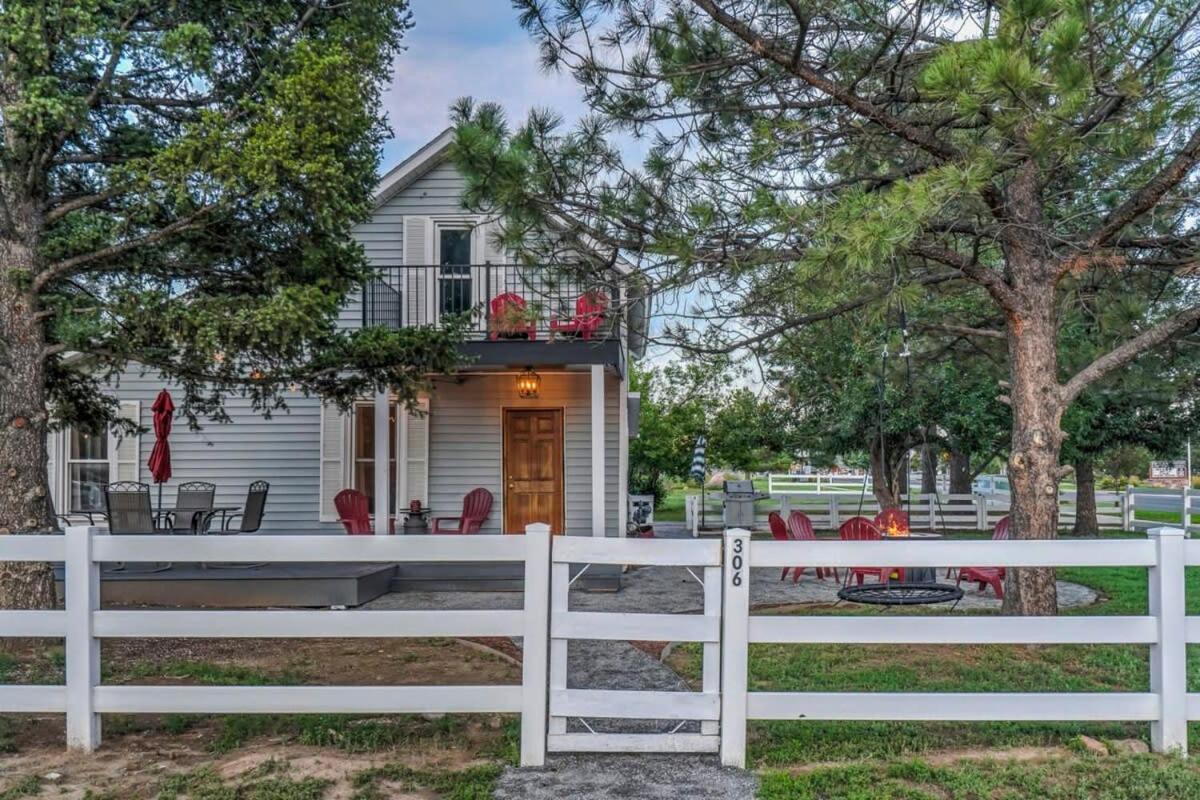 Old Farmhouse Downtown Monument Villa Exterior photo