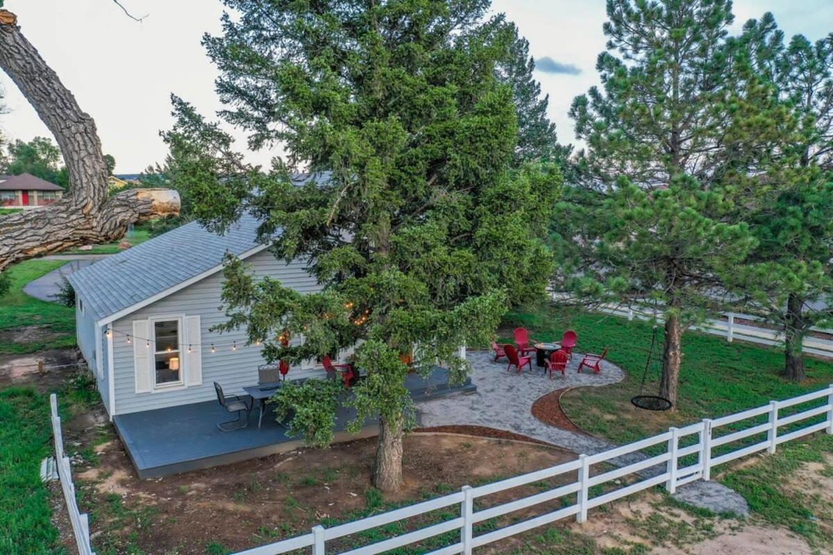 Old Farmhouse Downtown Monument Villa Exterior photo